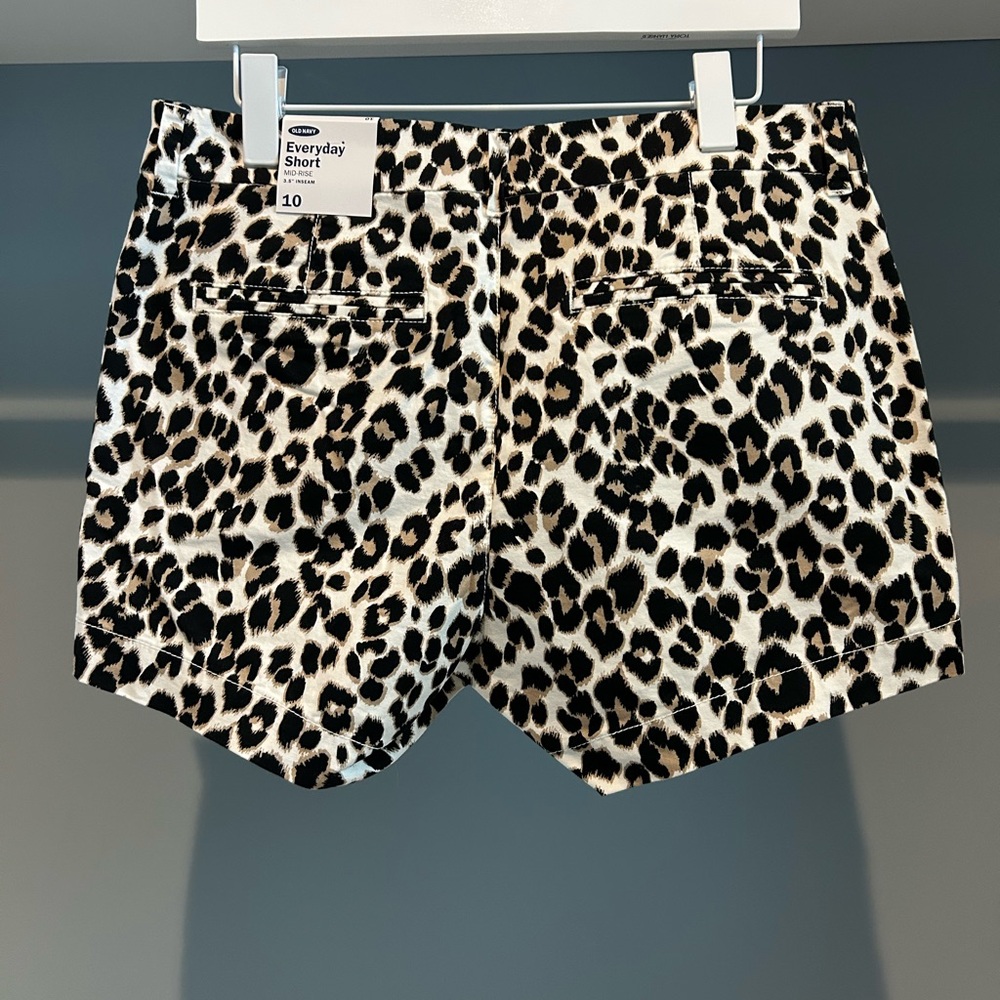 NWT Old Navy leopard Everyday Shorts. Size 10. Midrise. 3.5 inch inseam. NEW! - Picture 4 of 11